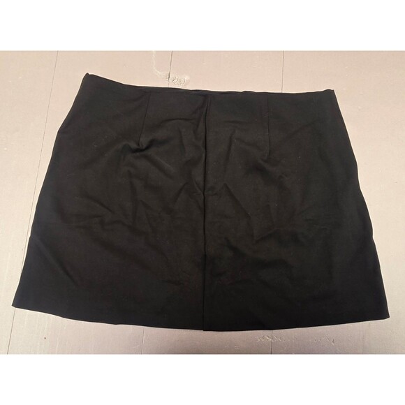 OGL Dresses & Skirts - OGL Ponte Mid Rise Pull-on Skort Black L NWT Pockets